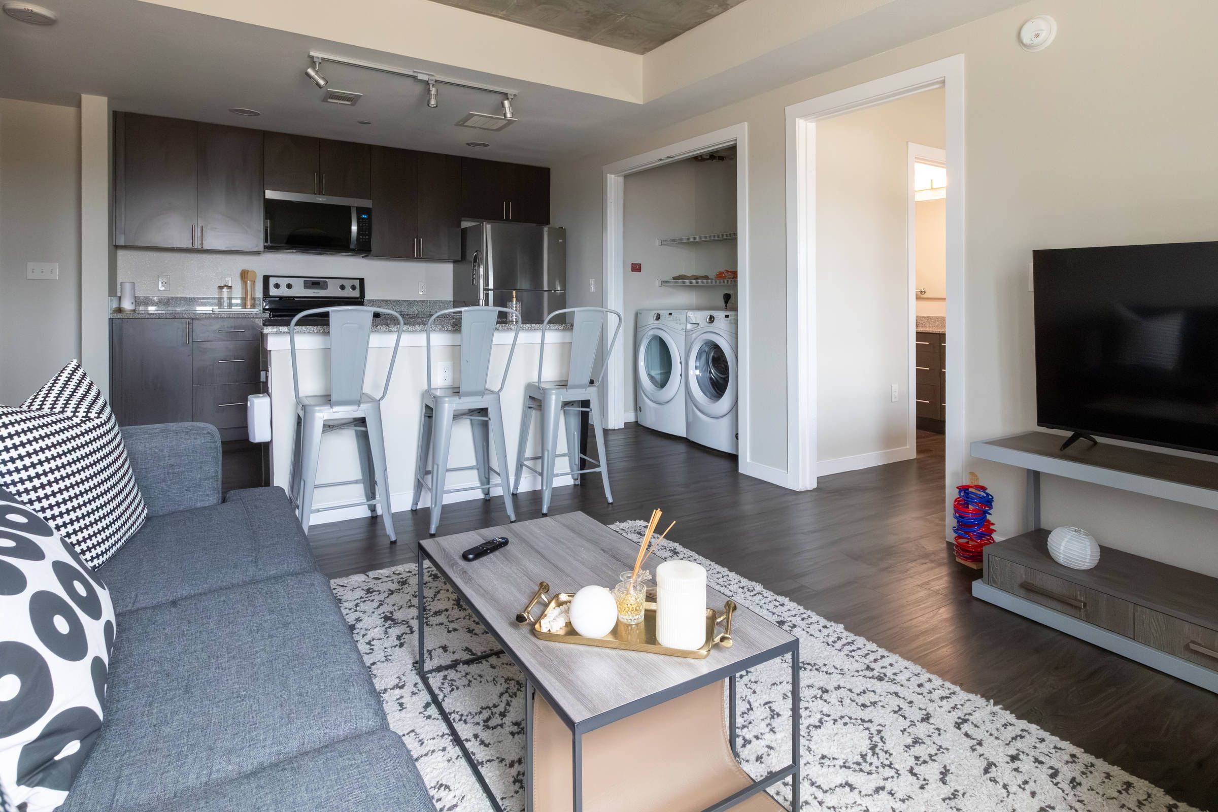Open furnished Skyloft Austin apartment living and kitchen area.